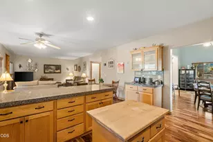 2023 NW 22nd St, Redmond, OR 97756 - Photo 7