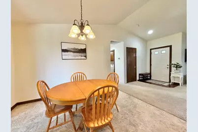 3235 Paramont Street, Klamath Falls, OR 97603 - Photo 7