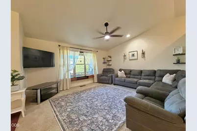 3235 Paramont Street, Klamath Falls, OR 97603 - Photo 5