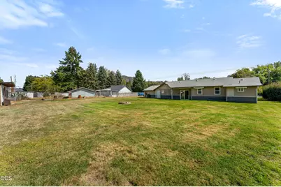 175 W Evans Creek Road, Rogue River, OR 97537 - Photo 21