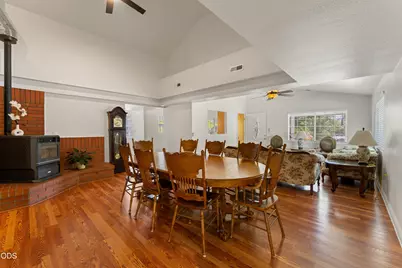 8939 Monument Drive, Grants Pass, OR 97526 - Photo 13