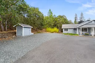 8939 Monument Dr, Grants Pass, OR 97526 - Photo 45
