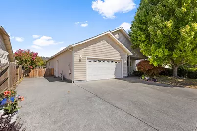 1810 SW J Street, Grants Pass, OR 97526 - Photo 31