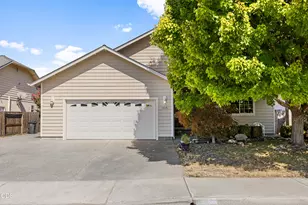 1810 SW J St, Grants Pass, OR 97526 - Photo 1