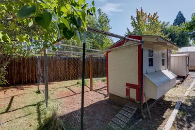 203 S Rose Street, Phoenix, OR 97535 - Photo 29
