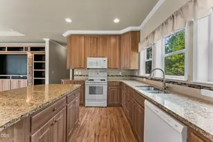 2085 Stringer Gap Rd, Grants Pass, OR 97527 - Photo 3