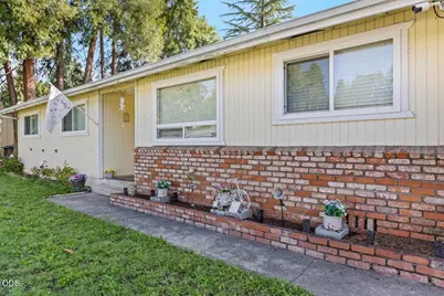723 SW Cypress Street, Grants Pass, OR 97526 - Photo 3