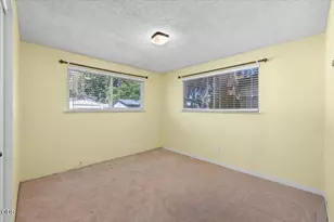 723 SW Cypress St, Grants Pass, OR 97526 - Photo 17
