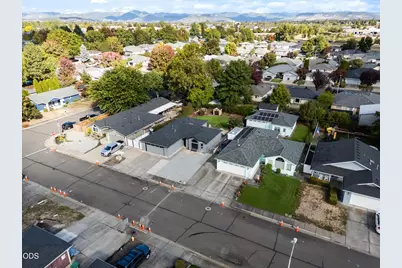 1003 Juanita Way, Central Point, OR 97502 - Photo 37