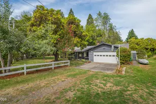 170 Allenwood Dr, Grants Pass, OR 97527 - Photo 3