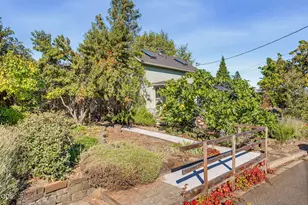 487 Rock St, Ashland, OR 97520 - Photo 5