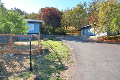 783 S Stage Road, Medford, OR 97501 - Photo 5