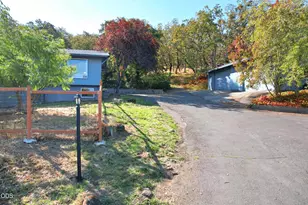 783 S Stage Rd, Medford, OR 97501 - Photo 5