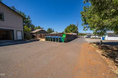 166 Napa Street, Eagle Point, OR 97524 - Photo 29