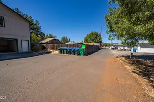 166 Napa St, Eagle Point, OR 97524 - Photo 29
