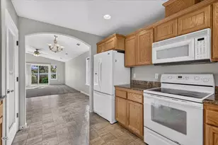 2320 Kamerin Ln, Medford, OR 97501 - Photo 7