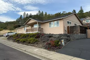 605 Lia Way, Rogue River, OR 97537 - Photo 3