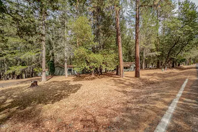 124 Dearing Way, Grants Pass, OR 97527 - Photo 35