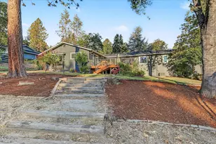 215 Stagecoach Dr, Jacksonville, OR 97530 - Photo 27