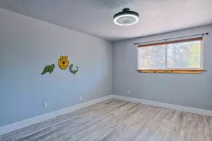 404 SE Railroad St, Bend, OR 97702 - Photo 7