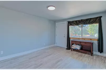 404 SE Railroad Street, Bend, OR 97702 - Photo 5
