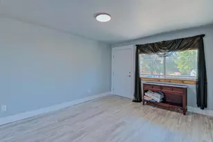 404 SE Railroad St, Bend, OR 97702 - Photo 5