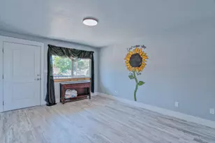 404 SE Railroad St, Bend, OR 97702 - Photo 3