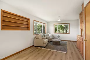 408 NE Hawthorne Ave, Bend, OR 97701 - Photo 15