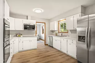 408 NE Hawthorne Ave, Bend, OR 97701 - Photo 17