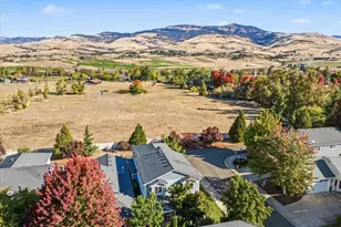 368 Meadow Dr, Ashland, OR 97520 - Photo 5