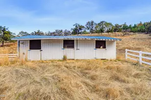 4375 Pioneer Rd, Medford, OR 97501 - Photo 27