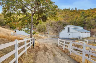 4375 Pioneer Rd, Medford, OR 97501 - Photo 31