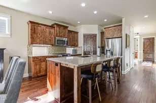 61144 Manhae Ln, Bend, OR 97702 - Photo 3