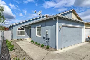 553 Mountain View Dr, Central Point, OR 97502 - Photo 1