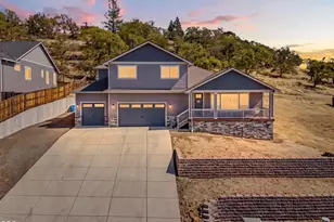 332 Avalon Terrace, Eagle Point, OR 97524 - Photo 1