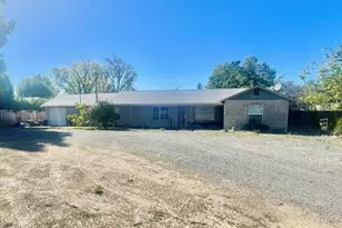 1425 Crater Lake Ave, Medford, OR 97504 - Photo 1
