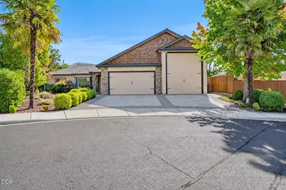 16 Milagros Court, Eagle Point, OR 97524 - Photo 1
