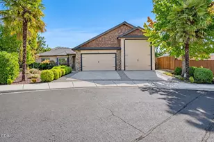16 Milagros Ct, Eagle Point, OR 97524 - Photo 1