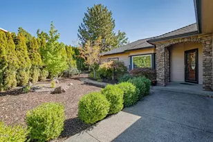 16 Milagros Ct, Eagle Point, OR 97524 - Photo 3