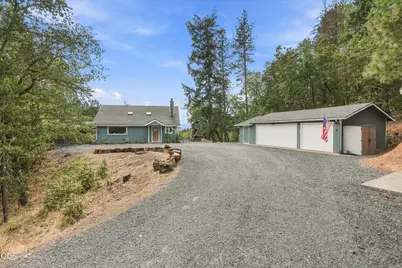 433 Hawksdale Drive, Grants Pass, OR 97526 - Photo 3