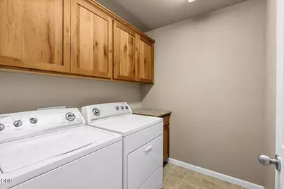 2287 SW Gayle Way, Grants Pass, OR 97527 - Photo 11