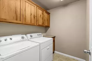 2287 SW Gayle Way, Grants Pass, OR 97527 - Photo 11
