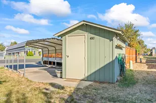 1515 NW Fir Ave, Redmond, OR 97756 - Photo 3
