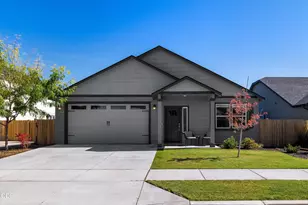 3350 NW 9th Ln, Redmond, OR 97756 - Photo 1