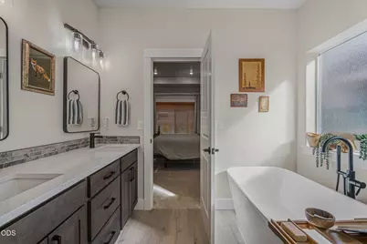 1777 NW Hemlock Avenue, Redmond, OR 97756 - Photo 29