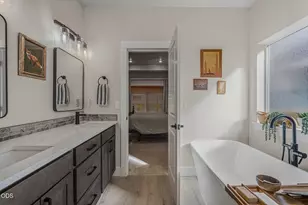 1777 NW Hemlock Ave, Redmond, OR 97756 - Photo 29