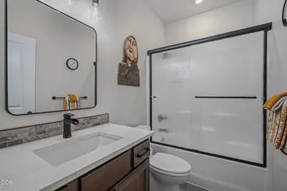 1777 NW Hemlock Avenue, Redmond, OR 97756 - Photo 37