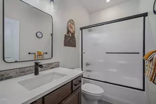 1777 NW Hemlock Ave, Redmond, OR 97756 - Photo 37