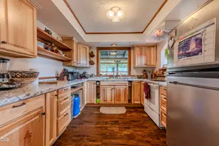 732 Glenlyn Dr, Williams, OR 97544 - Photo 15