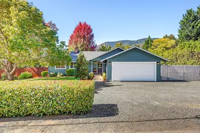 529 Broadway Street, Rogue River, OR 97537 - Photo 3